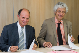 Gérard Bayol, directeur général délégué du Crédit Mutuel Arkéa en charge du pôle entreprises et institutionnels et Laurent Chambaud, directeur de l'EHESP.