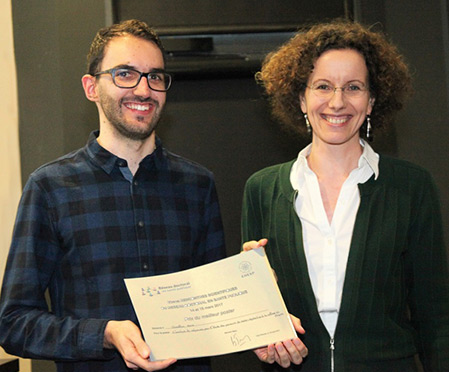 Jonathan Roux, prix du meilleur poster et Judith Mueller, directrice adjointe du réseau doctoral